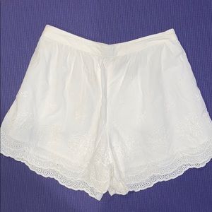 Hollister flowy white scalloped shorts